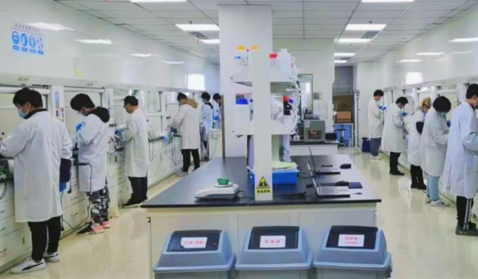 封控未曾歇工，，，，，，，，复工更添效能