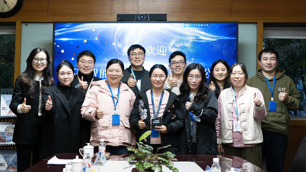 AI+CRO融合立异例证！英矽智能授予BG大游2024年度“团队卓越体现奖”