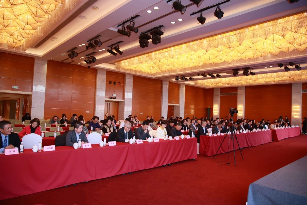 大康健工业生长新趋势论坛暨海上院士讲坛第43期暨大康健效劳专委会年会活动现场.jpg